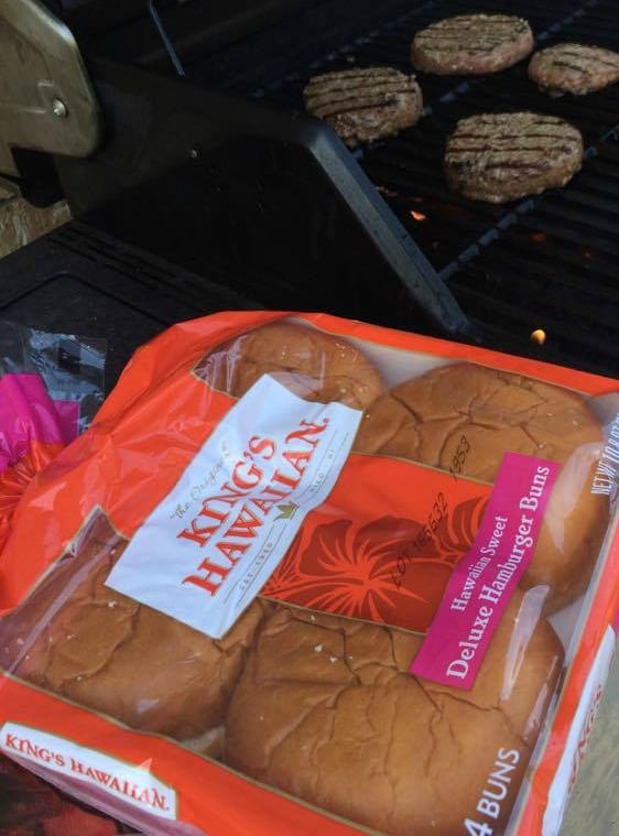 King's Hawaiian hamburger buns - burger spread