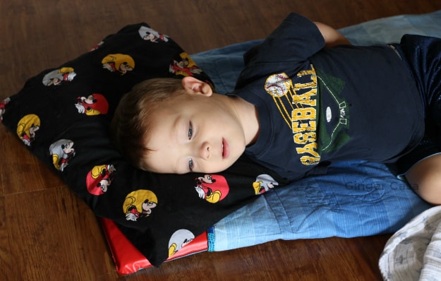 easy to sew mickey mouse pillowcase