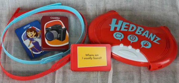 top-gifts-for-kids-2016-hedbanz
