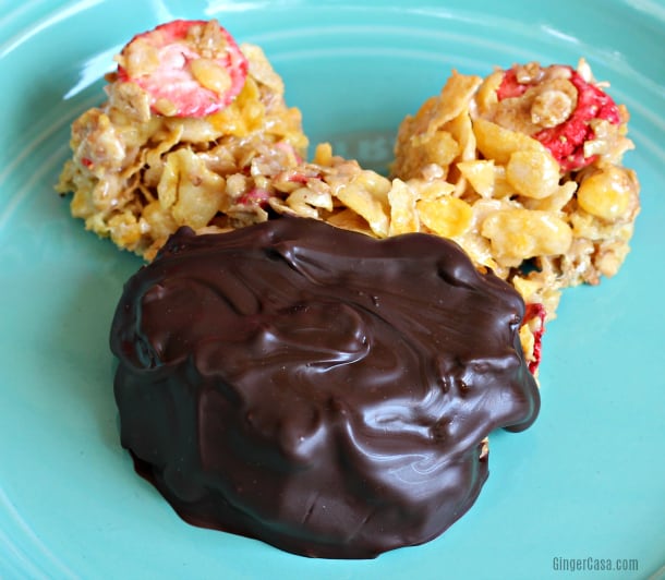 Chocolate Covered Strawberry Mickey Mouse Cereal Bars