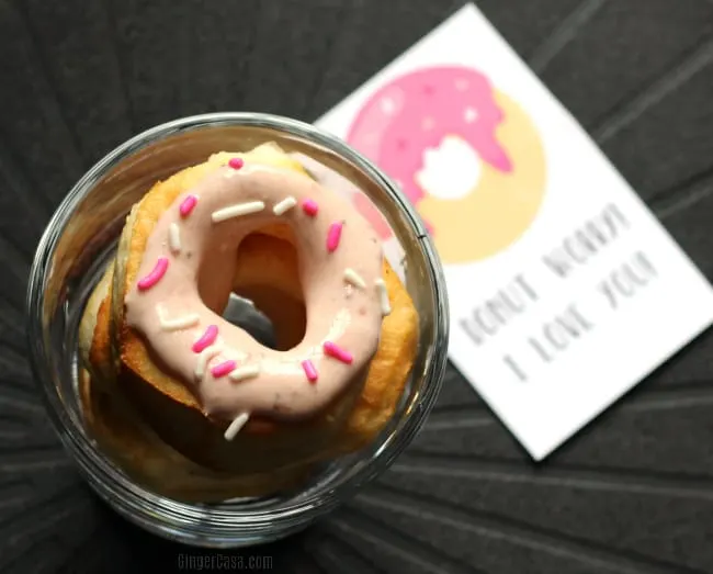 air fryer strawberry donuts