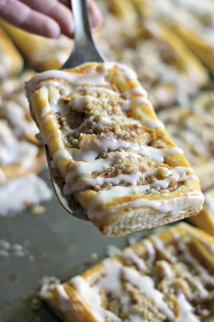 apple danish with crumble topping