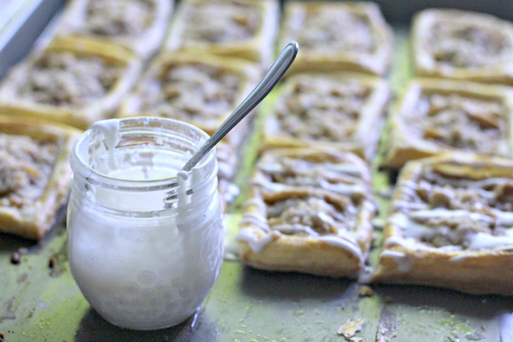 apple danish with crumble topping