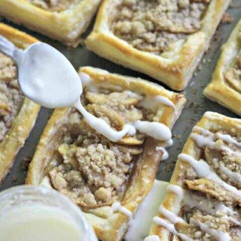 Apple Danish with Crumble Topping – Easy Dessert That Celebrates The Flavors of Fall!