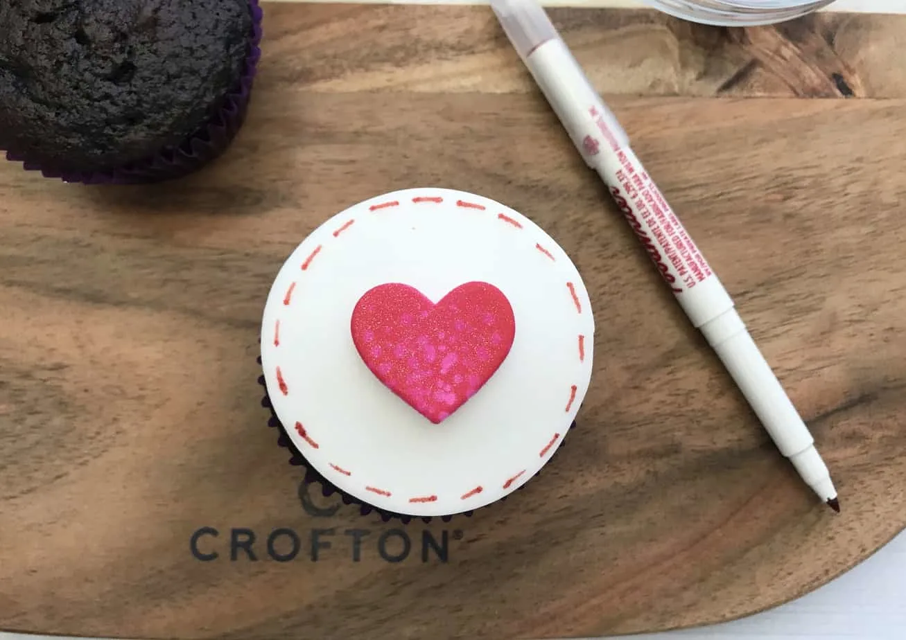 love stitch valentine's day heart cupcake