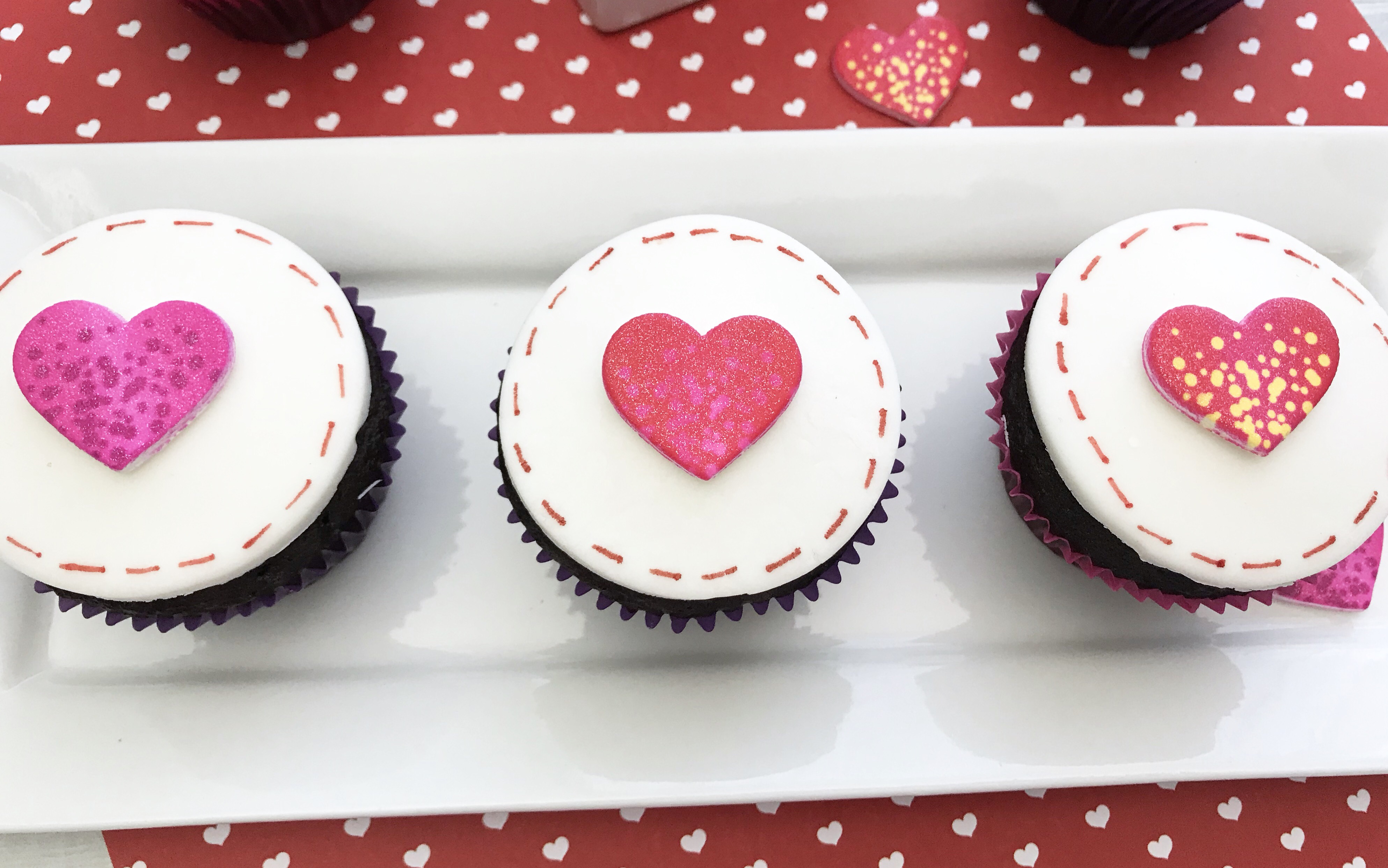 love stitch valentine's day cupcakes