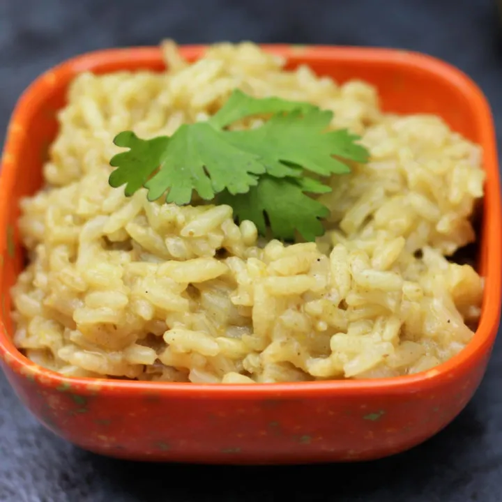 Simple 15 Minute Green Enchilada Rice (Arroz Verde)