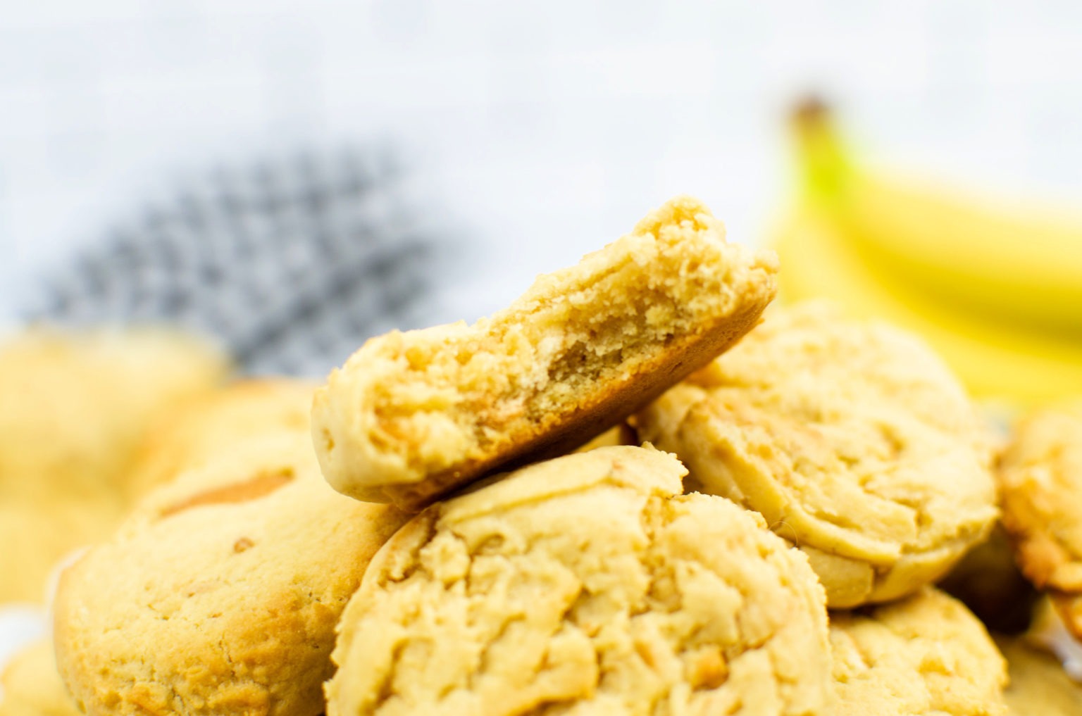 Banana Pudding Cookies Perfect for Picnics with Nostalgic Flavor!