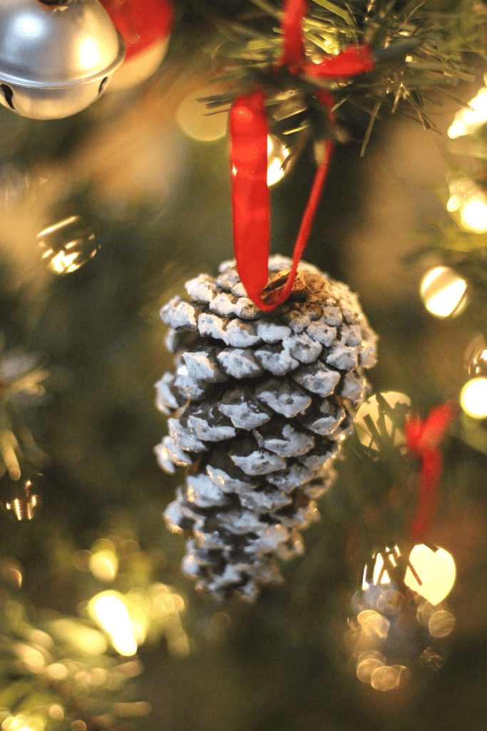 diy snowy pinecone