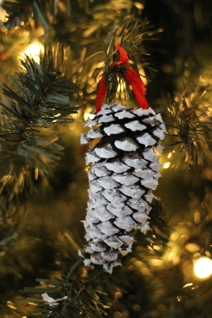 diy snowy pinecone