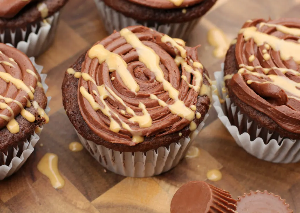 reese's peanut butter cup chocolate cupcakes