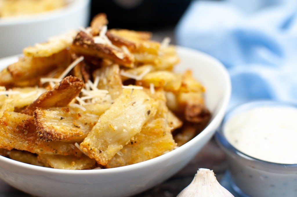 air fryer garlic pasta chips