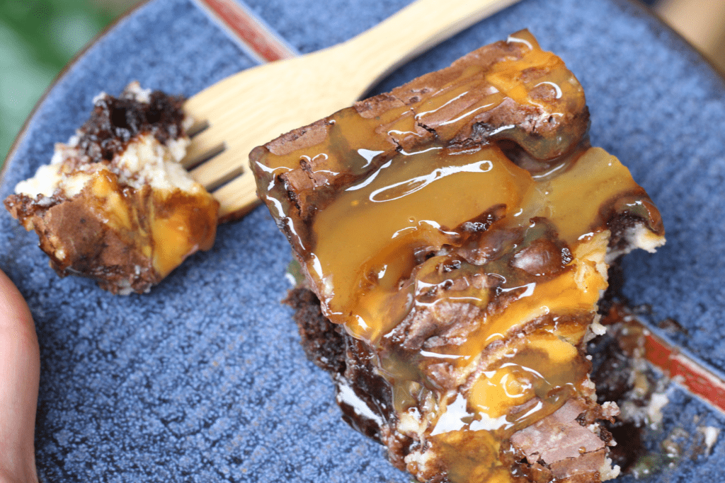 caramel apple cheesecake brownies