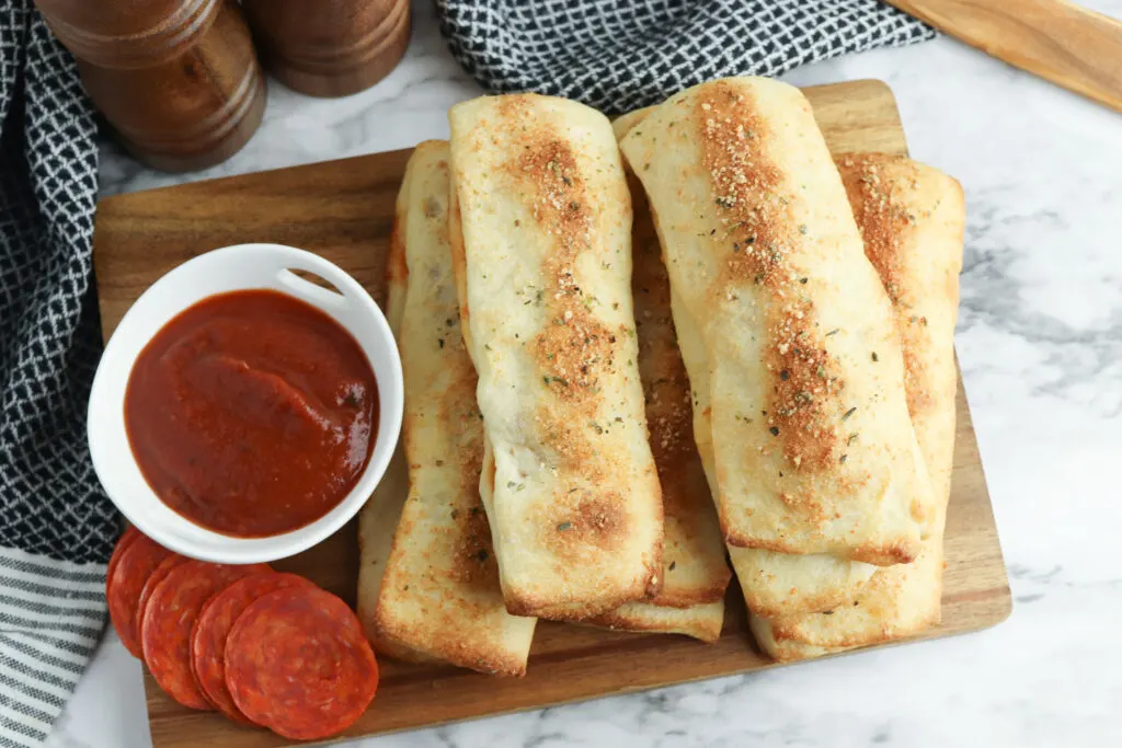 air fryer cheesy pepperoni stuffed breadsticks