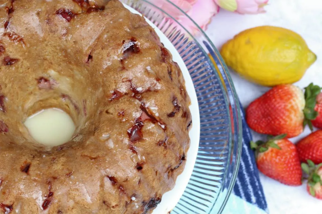 strawberry lemonade bundt cake