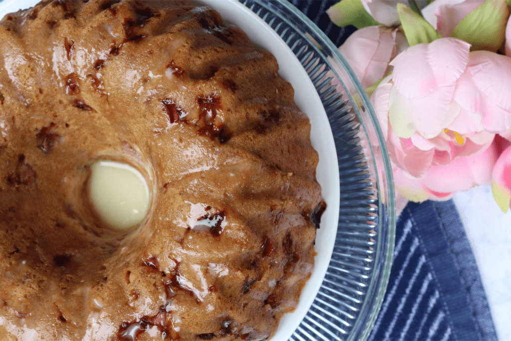 strawberry lemonade bundt cake