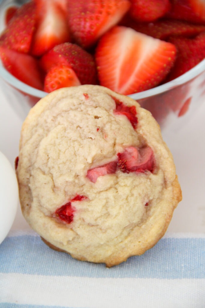 strawberry cheesecake cookies