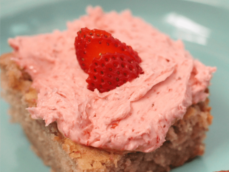 10 Fresh Strawberry Desserts That Are Perfect for Valentine’s Day