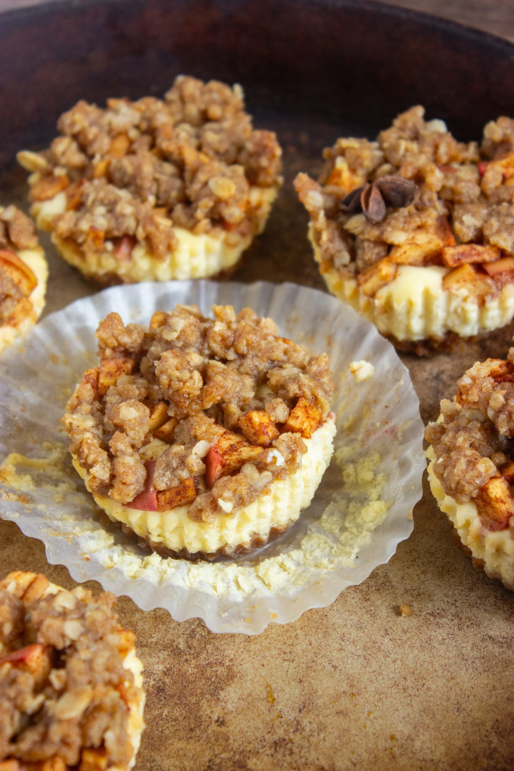 apple crisp mini cheesecakes