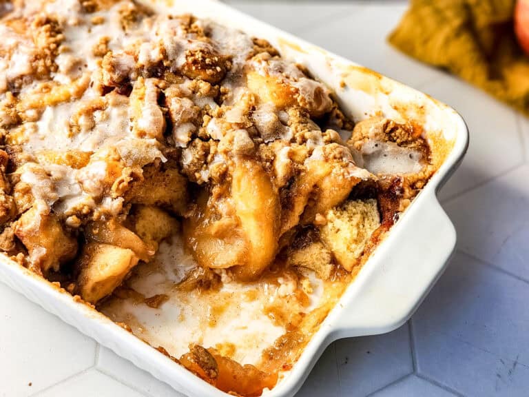 Cinnamon Roll Apple Crumble
