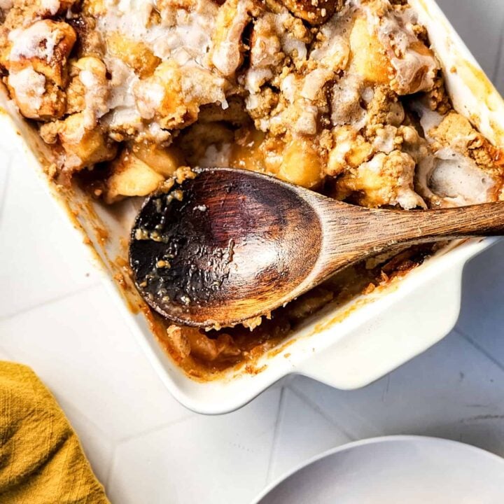 Cinnamon Roll Apple Crumble
